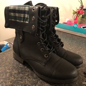 Sz 10 Plaid Inside Combat Boots- New w/o Tags